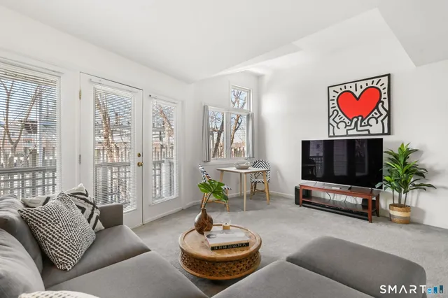 $299,000 | 3250 Fairfield Avenue, Unit 302, Bridgeport, CT 06605