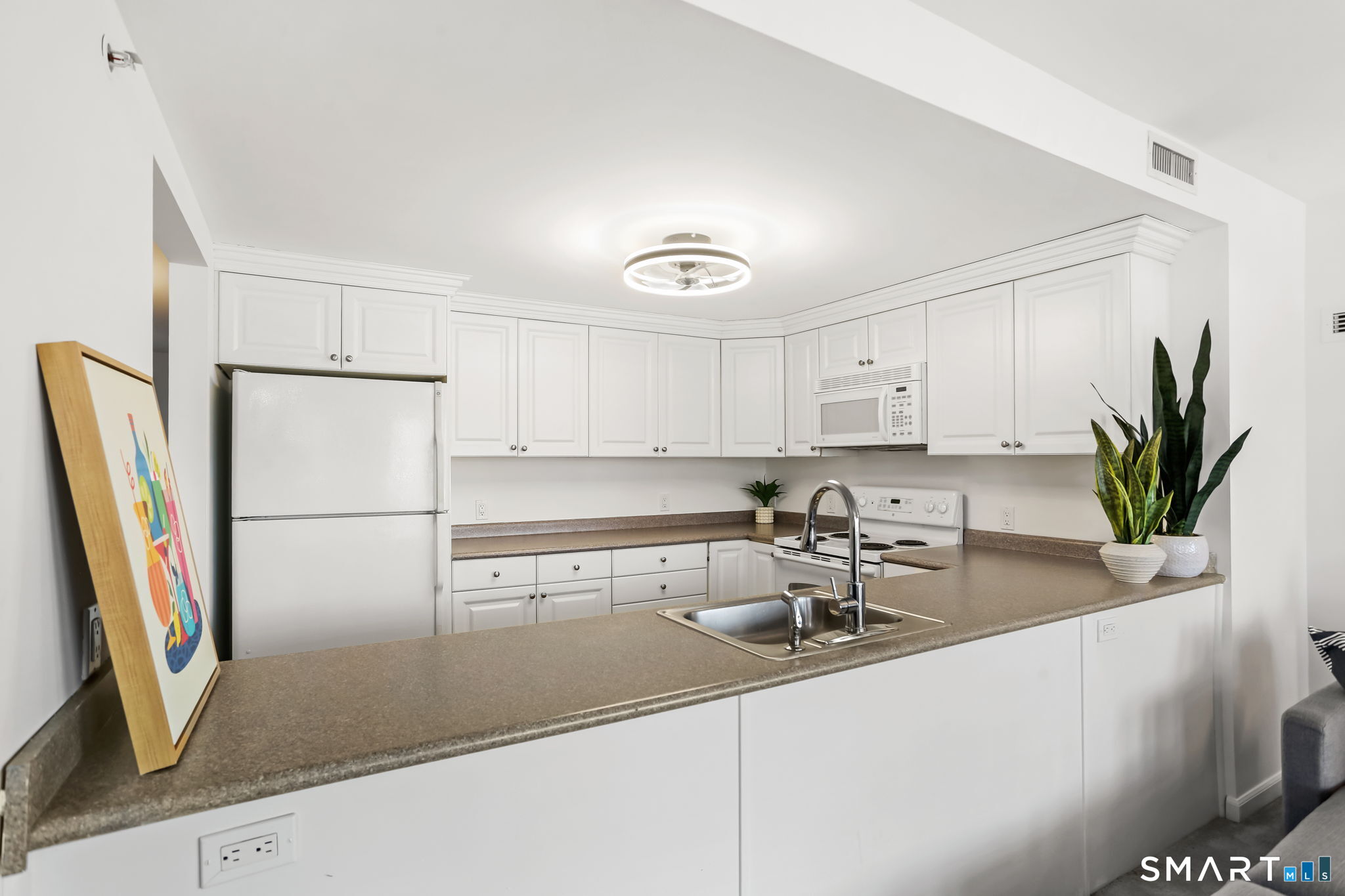 3250 Fairfield Avenue, Unit 302 Bridgeport, CT 06605 - Photo 5 of 27