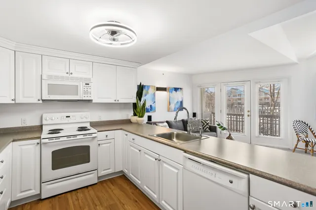 $299,000 | 3250 Fairfield Avenue, Unit 302, Bridgeport, CT 06605