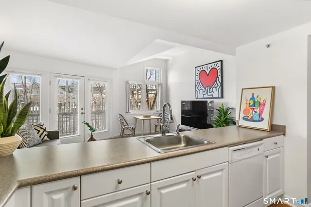 $299,000 | 3250 Fairfield Avenue, Unit 302, Bridgeport, CT 06605