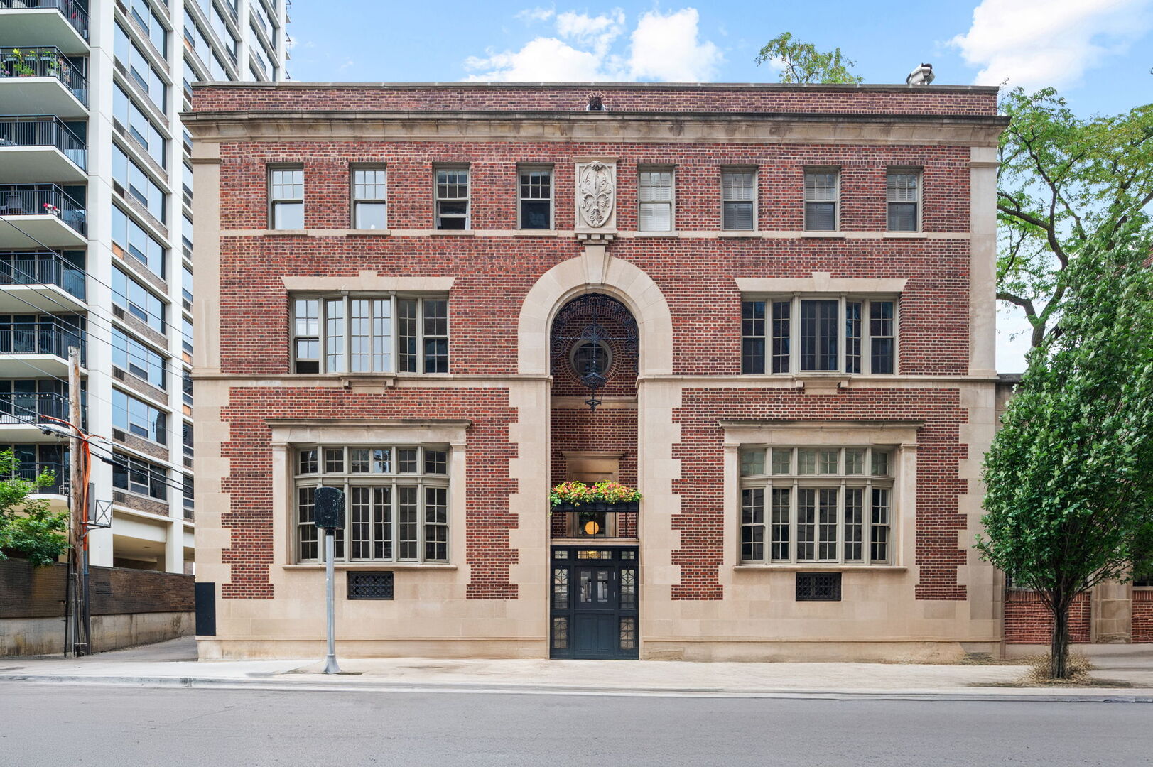 50 West Schiller Street, Unit 2G Chicago, IL 60610 - Photo 1 of 33