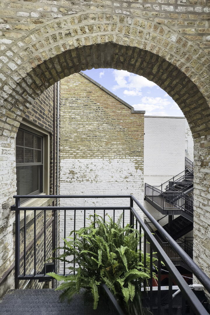 50 West Schiller Street, Unit 2G Chicago, IL 60610 - Photo 26 of 33