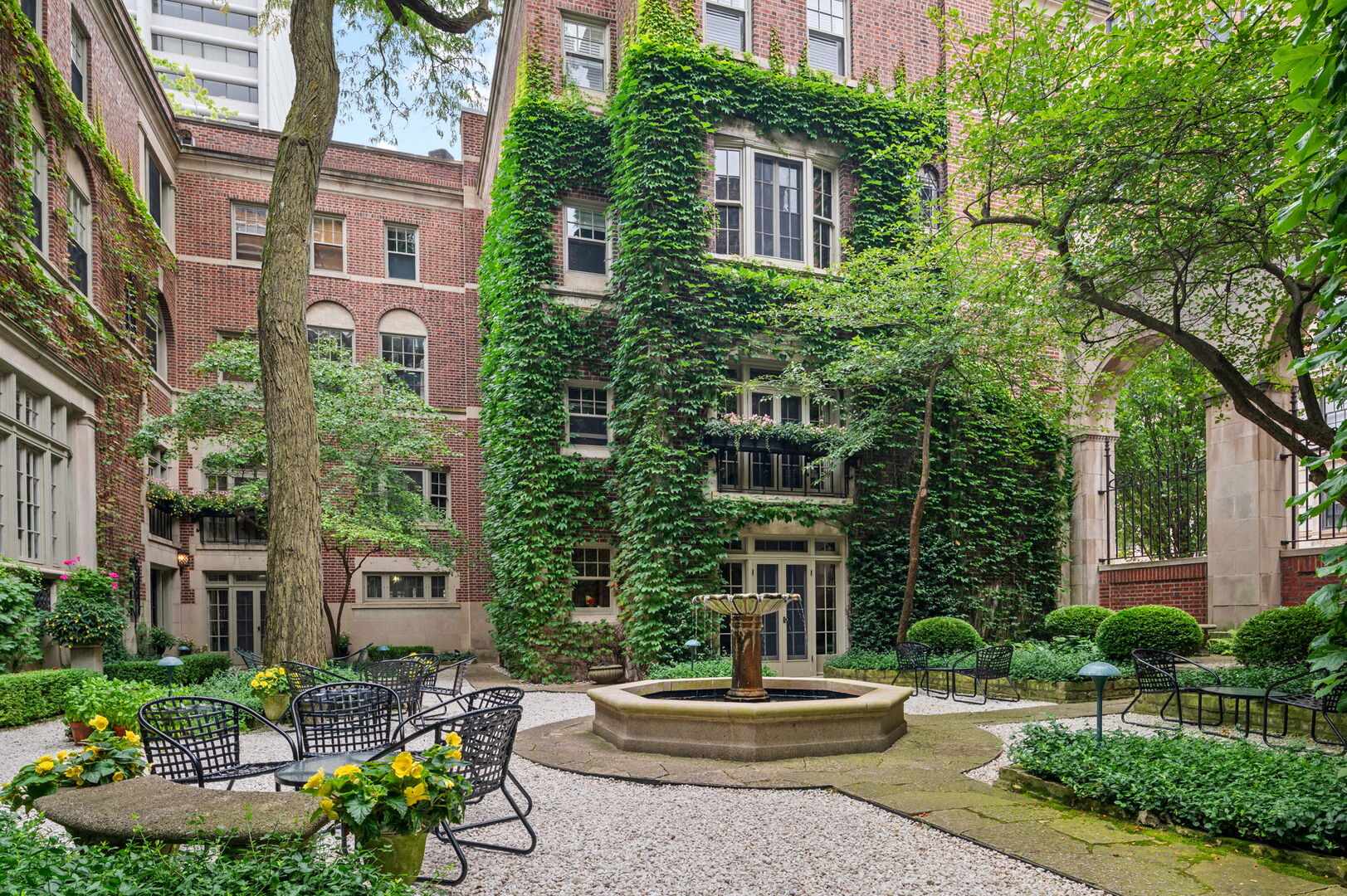 50 West Schiller Street, Unit 2G Chicago, IL 60610 - Photo 28 of 33