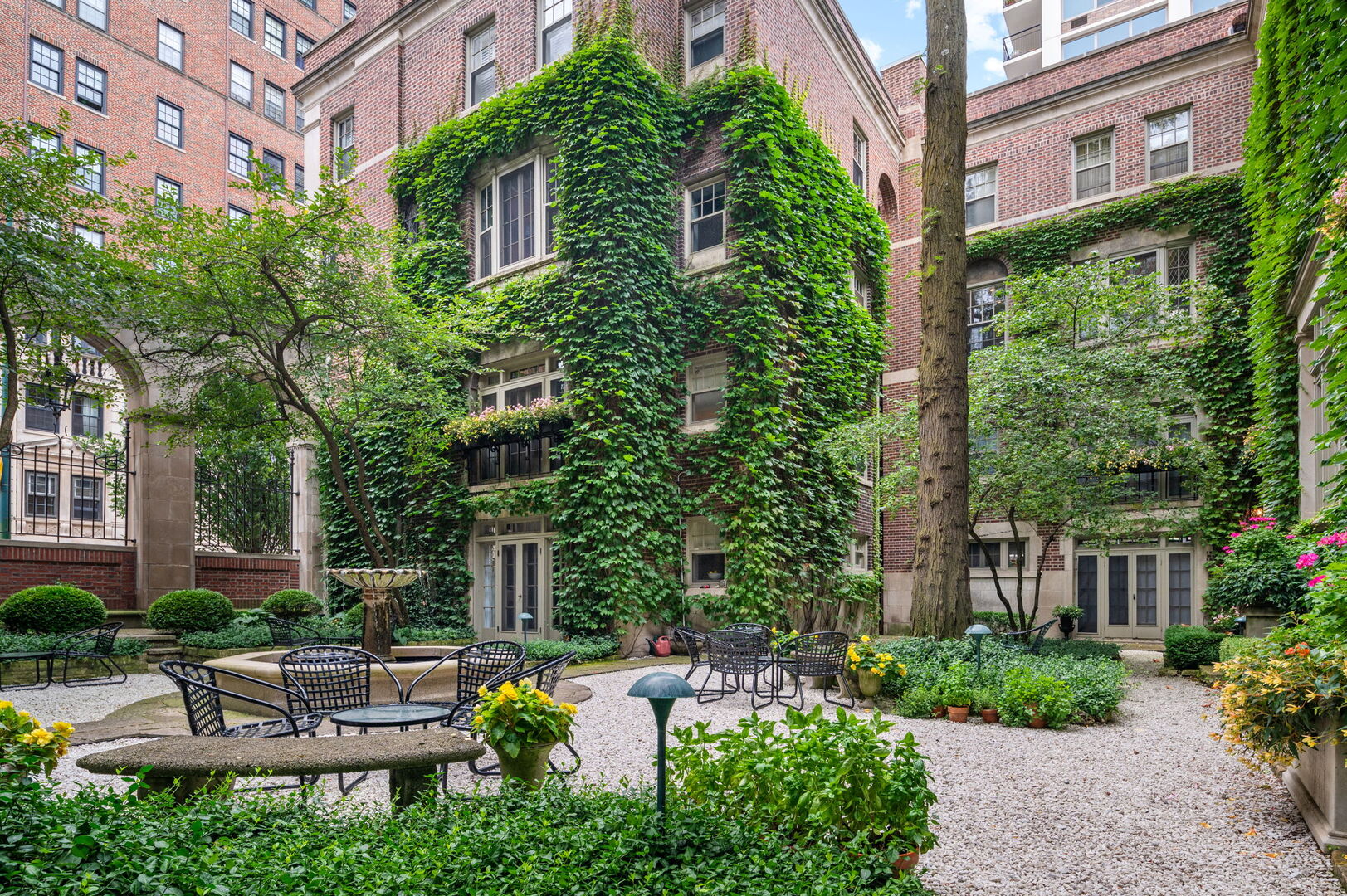 50 West Schiller Street, Unit 2G Chicago, IL 60610 - Photo 30 of 33