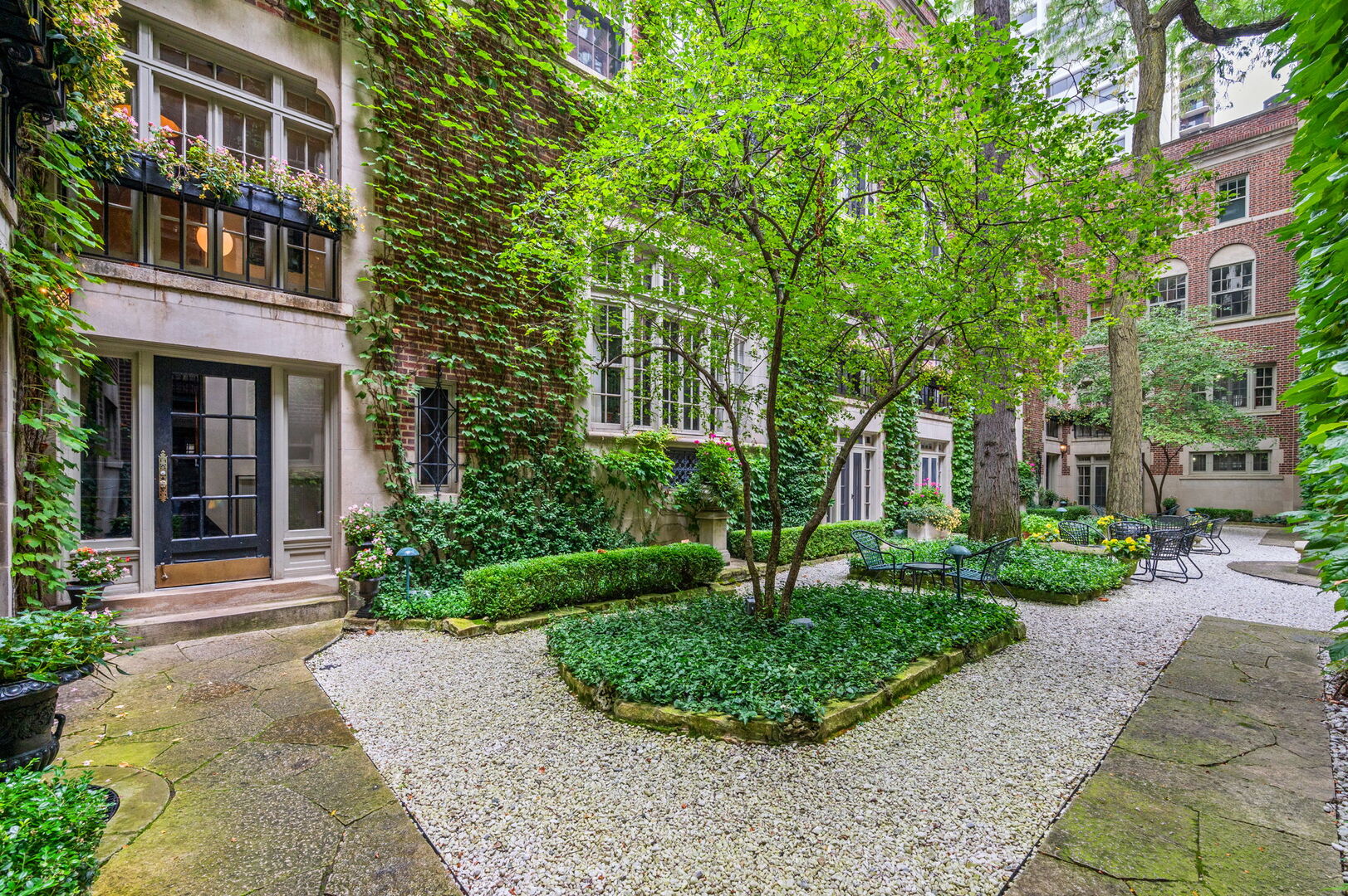 50 West Schiller Street, Unit 2G Chicago, IL 60610 - Photo 3 of 33