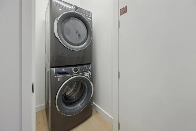 a close up view of a washer and dryer