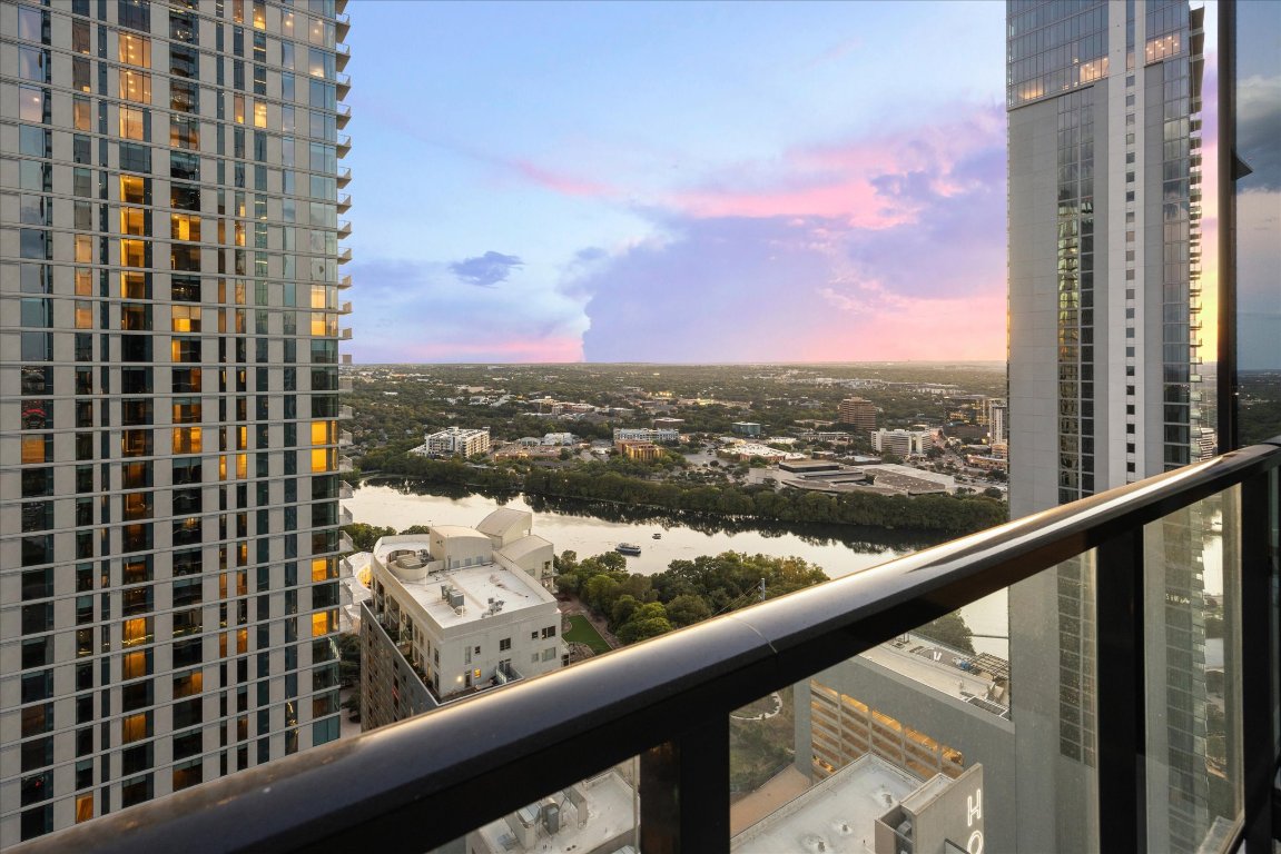 610 Davis Street, Unit 3204 Austin, TX 78701 - Photo 2 of 27 a view of city from a balcony
