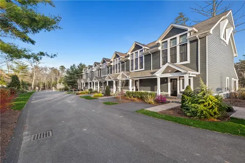 $1,600,000 | 4 White Hawk Ridge, Richmond, RI 02898