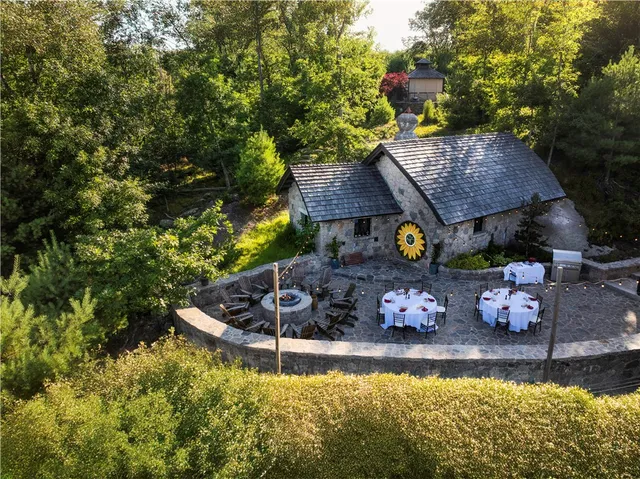 $1,600,000 | 4 White Hawk Ridge, Richmond, RI 02898