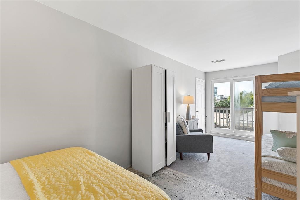 3022 Baldwin Street Houston, TX 77006 - Photo 13 of 20 Second bedroom with great view and a lot of light