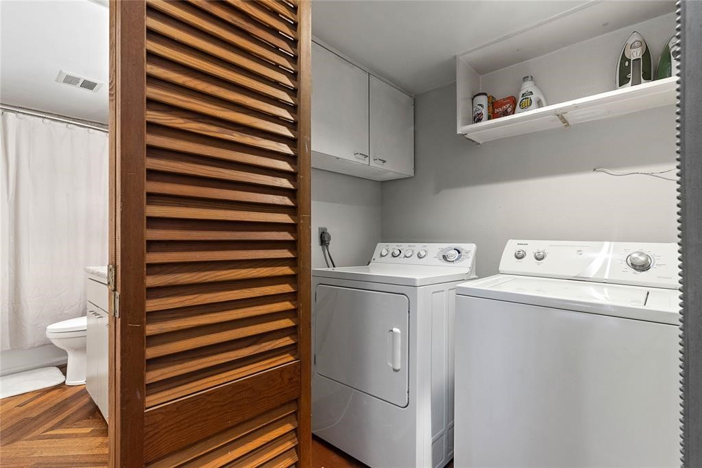 3022 Baldwin Street Houston, TX 77006 - Photo 18 of 20 Washer and dryer are included in lease