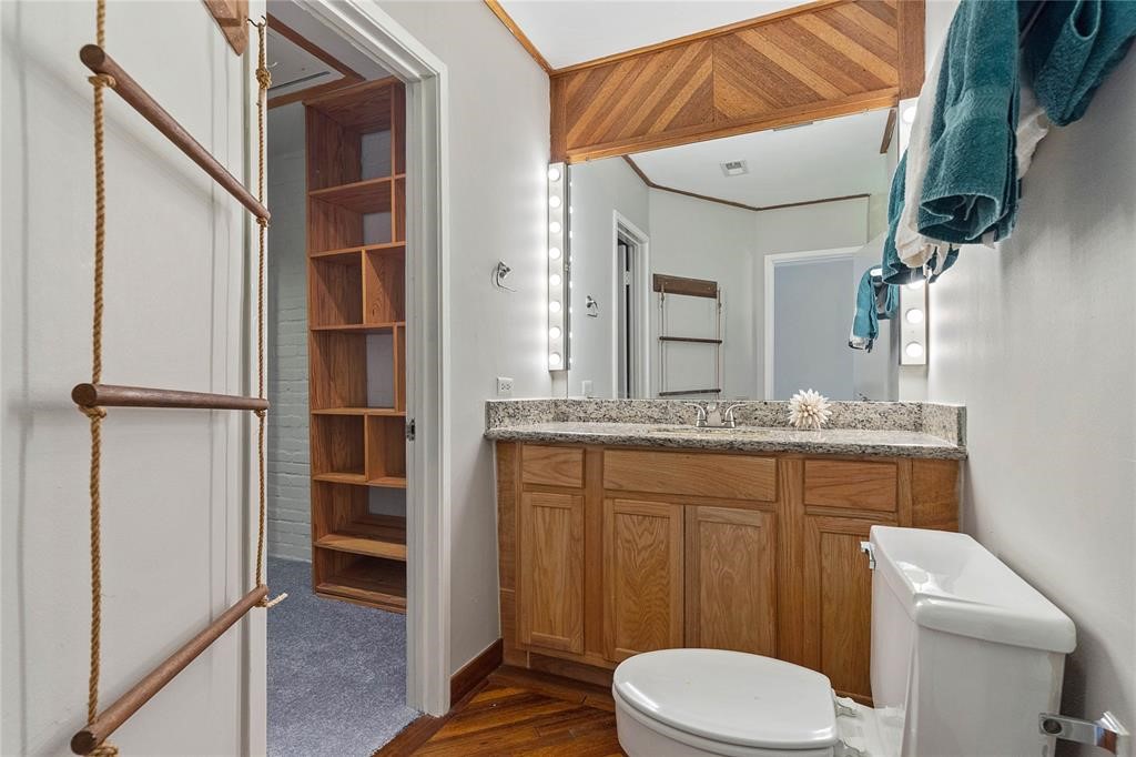 3022 Baldwin Street Houston, TX 77006 - Photo 20 of 20 Master bathroom