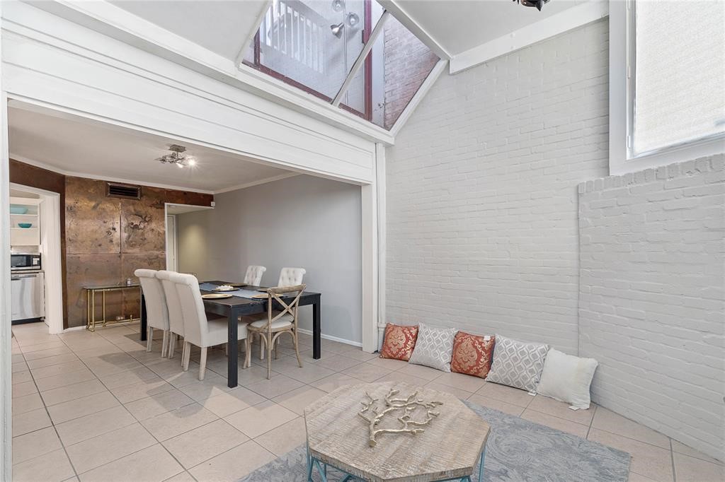 3022 Baldwin Street Houston, TX 77006 - Photo 3 of 20