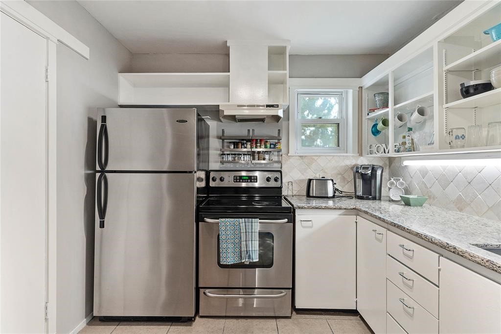 3022 Baldwin Street Houston, TX 77006 - Photo 8 of 20 Kitchen with the updated stainless steal appliances