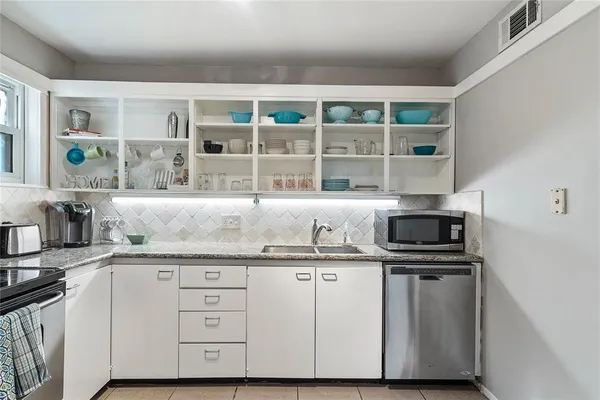 $2,500 | 3022 Baldwin Street, Houston, TX 77006