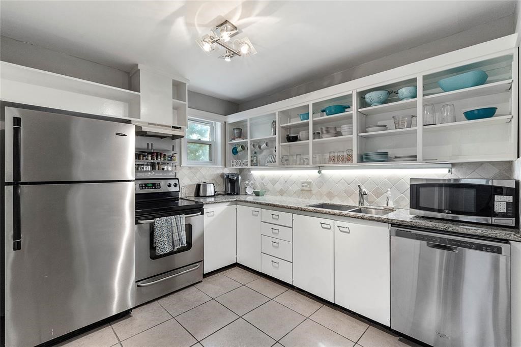 3022 Baldwin Street Houston, TX 77006 - Photo 10 of 20 Kitchen