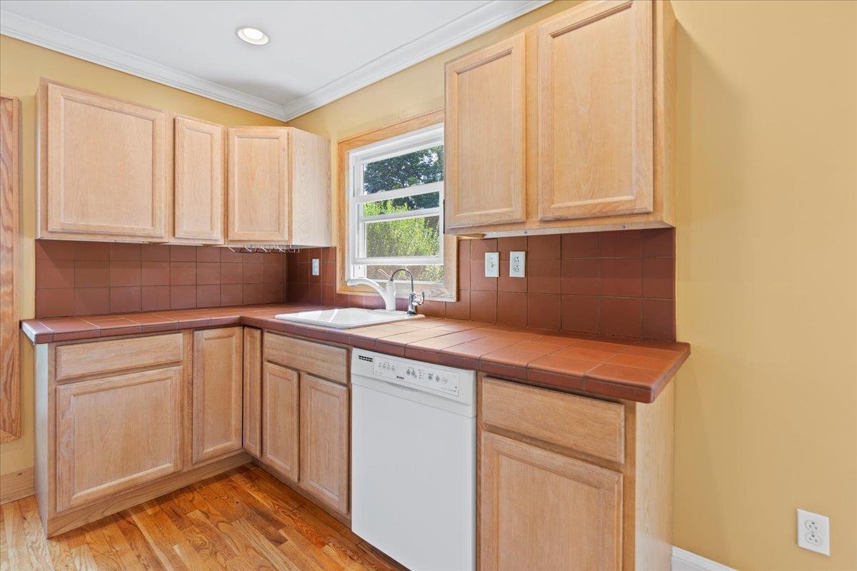 220 Dewey Street Bennington, VT 05201 - Photo 5 of 23