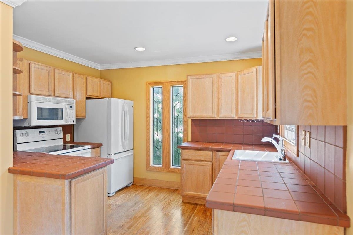 220 Dewey Street Bennington, VT 05201 - Photo 6 of 23