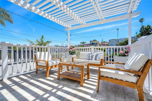 $1,469,000 | 1613 Armour Lane, Redondo Beach, CA 90278