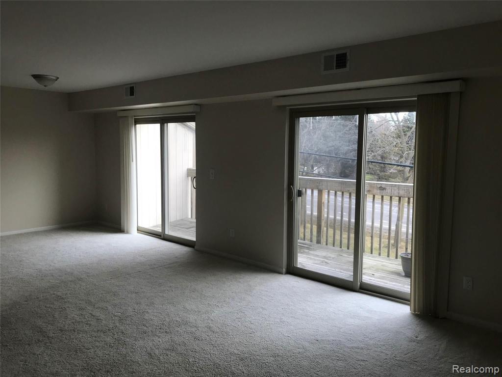 1655 Riverside Drive, Unit 12 Rochester Hills, MI 48309 - Photo 3 of 6