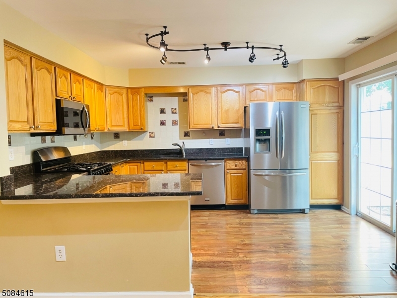 313 Hannah Way Bridgewater, NJ 08807 - Photo 4 of 15