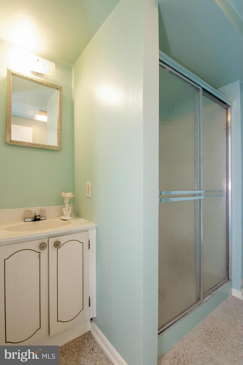 11803 Selfridge Road Silver Spring, MD 20906 - Photo 25 of 30 Bath