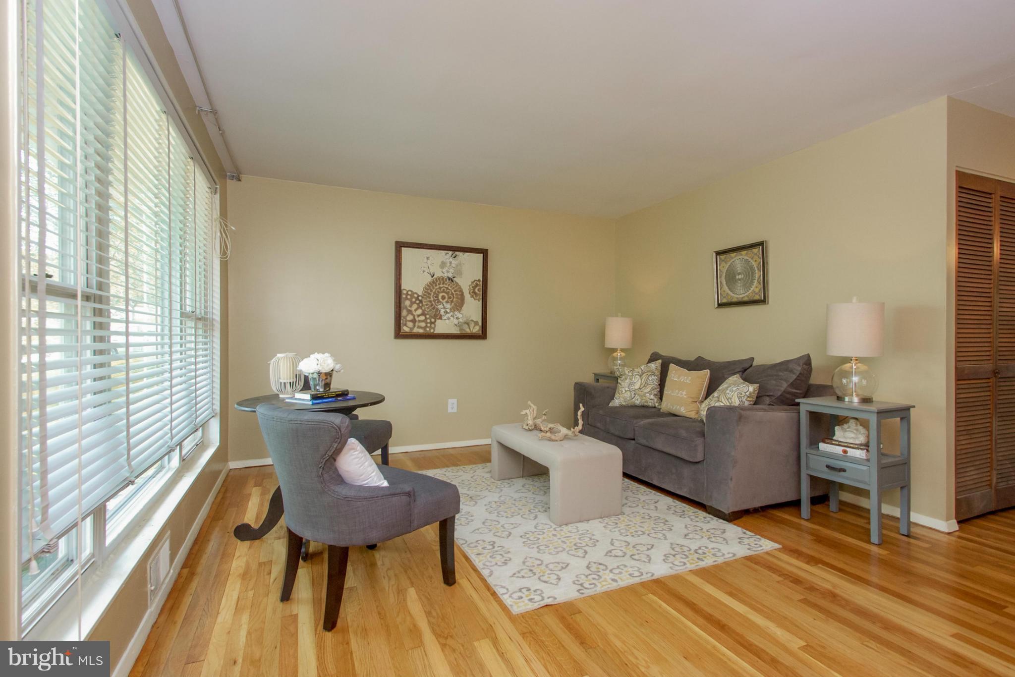 11803 Selfridge Road Silver Spring, MD 20906 - Photo 7 of 30 Living Room