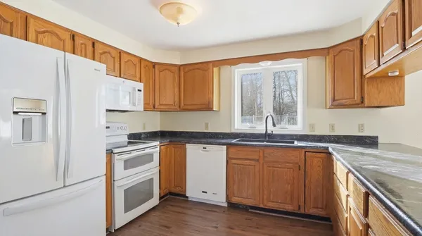 $435,000 | 277 West Street, Barre, MA 01005