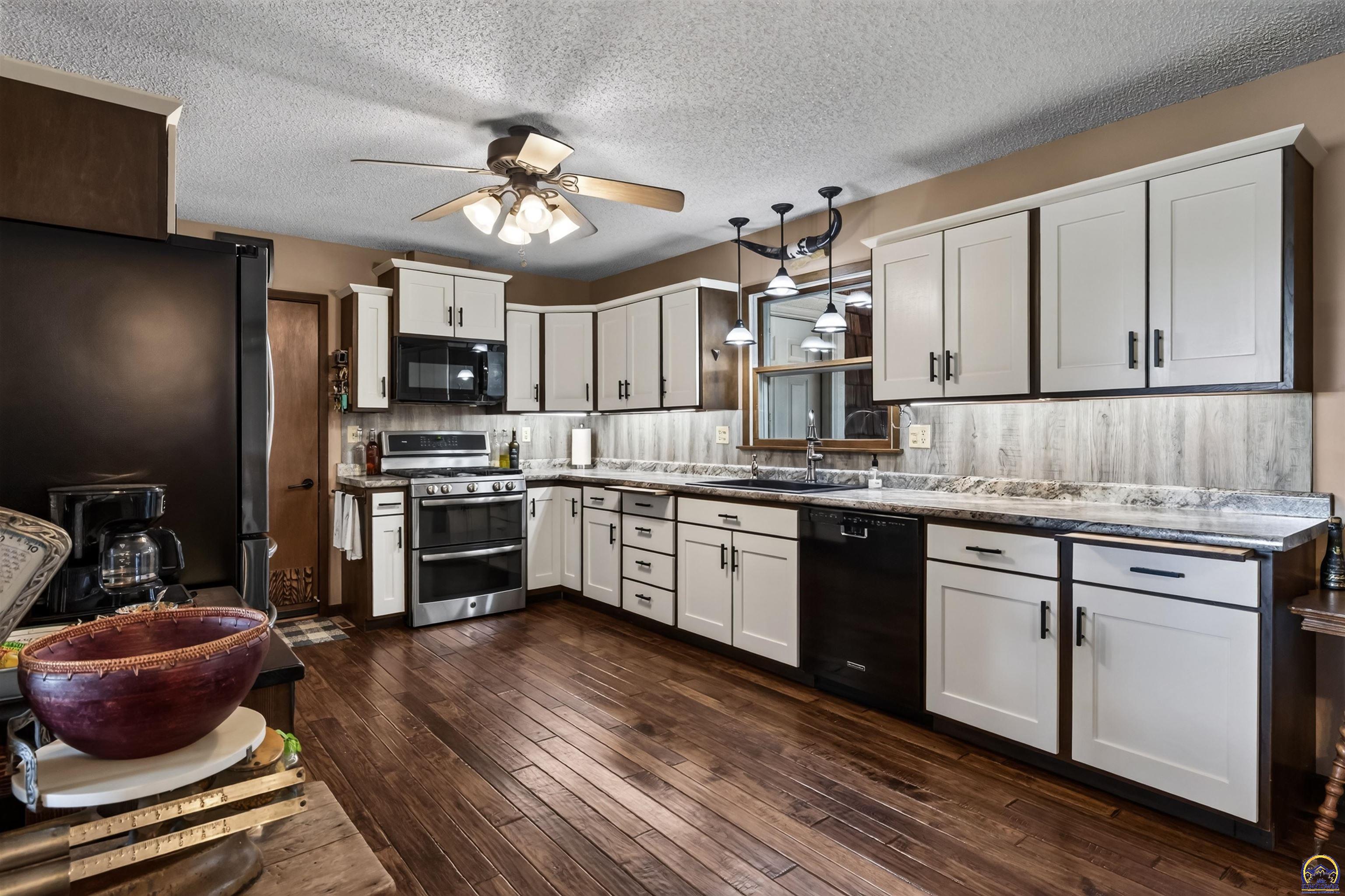 2030 Northwest Lower Silver Lake Road Topeka, KS 66618 - Photo 6 of 50 Kitchen