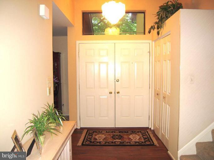 2006 Burdock Road Baltimore, MD 21209 - Photo 11 of 22 Entrance / Foyer