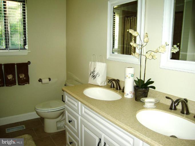 2006 Burdock Road Baltimore, MD 21209 - Photo 4 of 22 Master Bath #2
