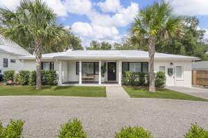 710 Simmons Street Mount Pleasant, SC 29464 - Photo 3 of 51 20250801132231206963000000