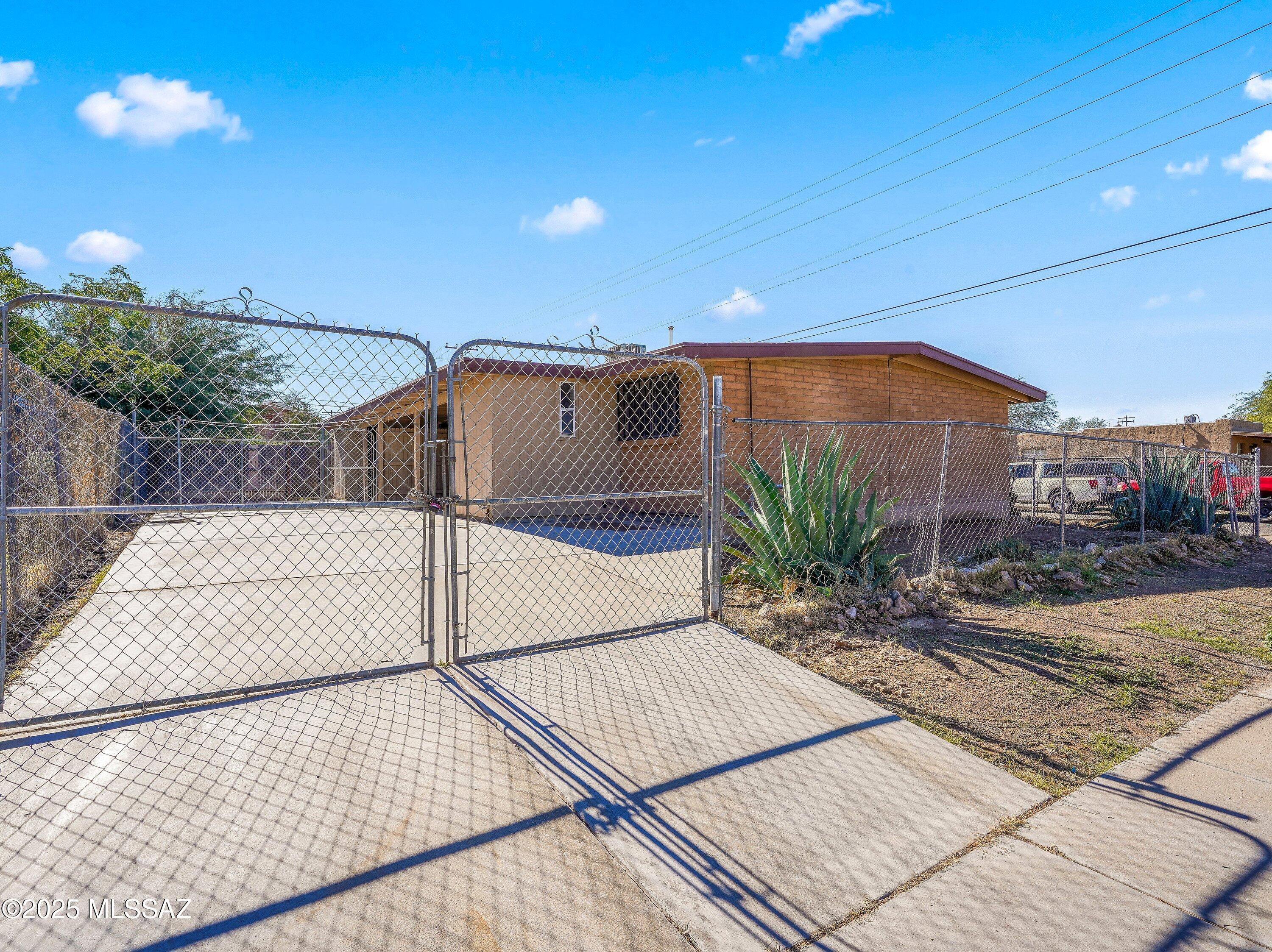 2001 South 3rd Avenue Tucson, AZ 85713 - Photo 3 of 42