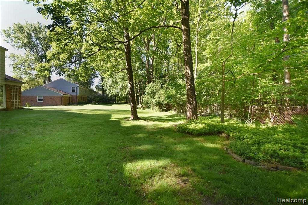 32635 Old Post Road Beverly Hills, MI 48025 - Photo 33 of 34