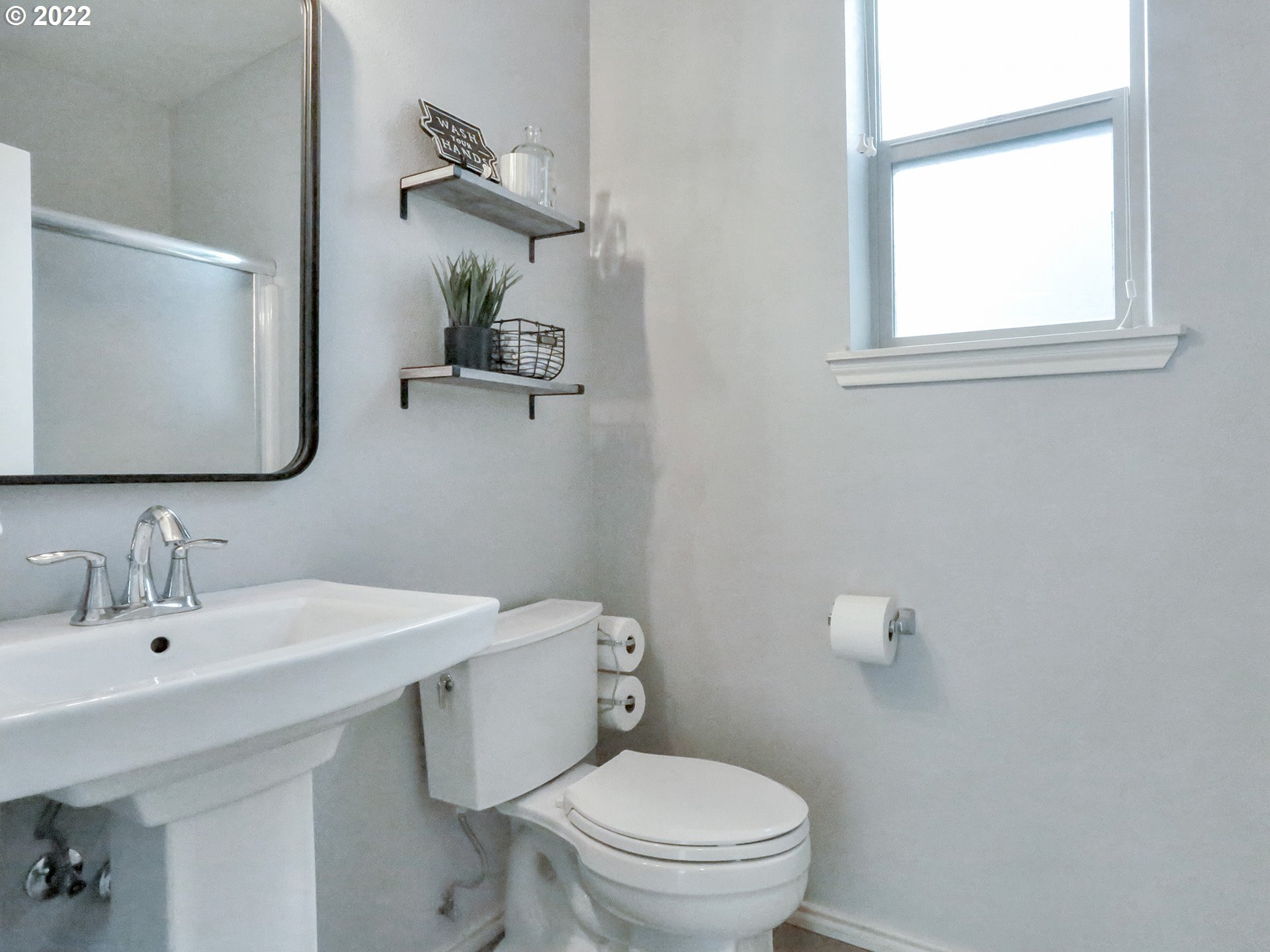 1098 Epperly Way West Linn, OR 97068 - Photo 15 of 32 a bathroom with a toilet a sink and mirror