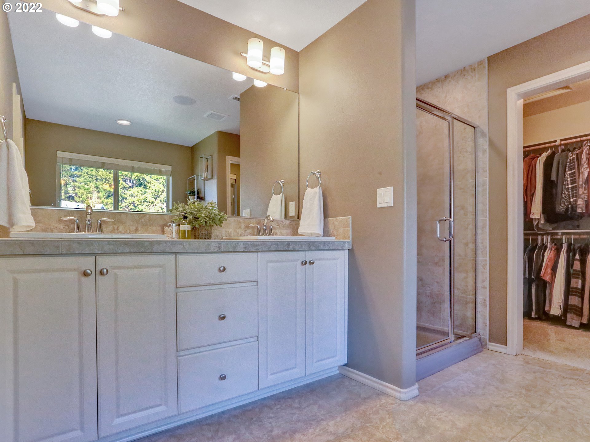 1098 Epperly Way West Linn, OR 97068 - Photo 21 of 32 a bathroom with a double vanity sink and a mirror