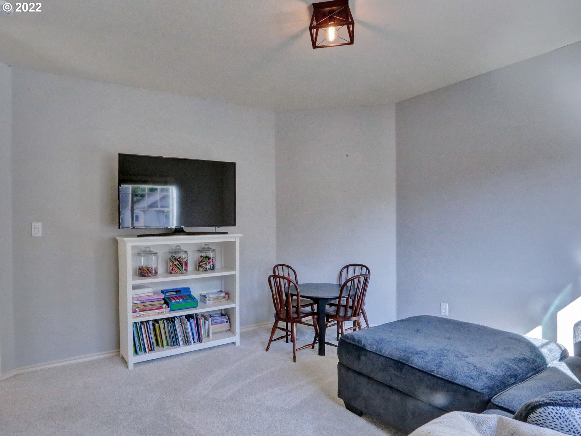 1098 Epperly Way West Linn, OR 97068 - Photo 27 of 32 a living room with furniture and a flat screen tv