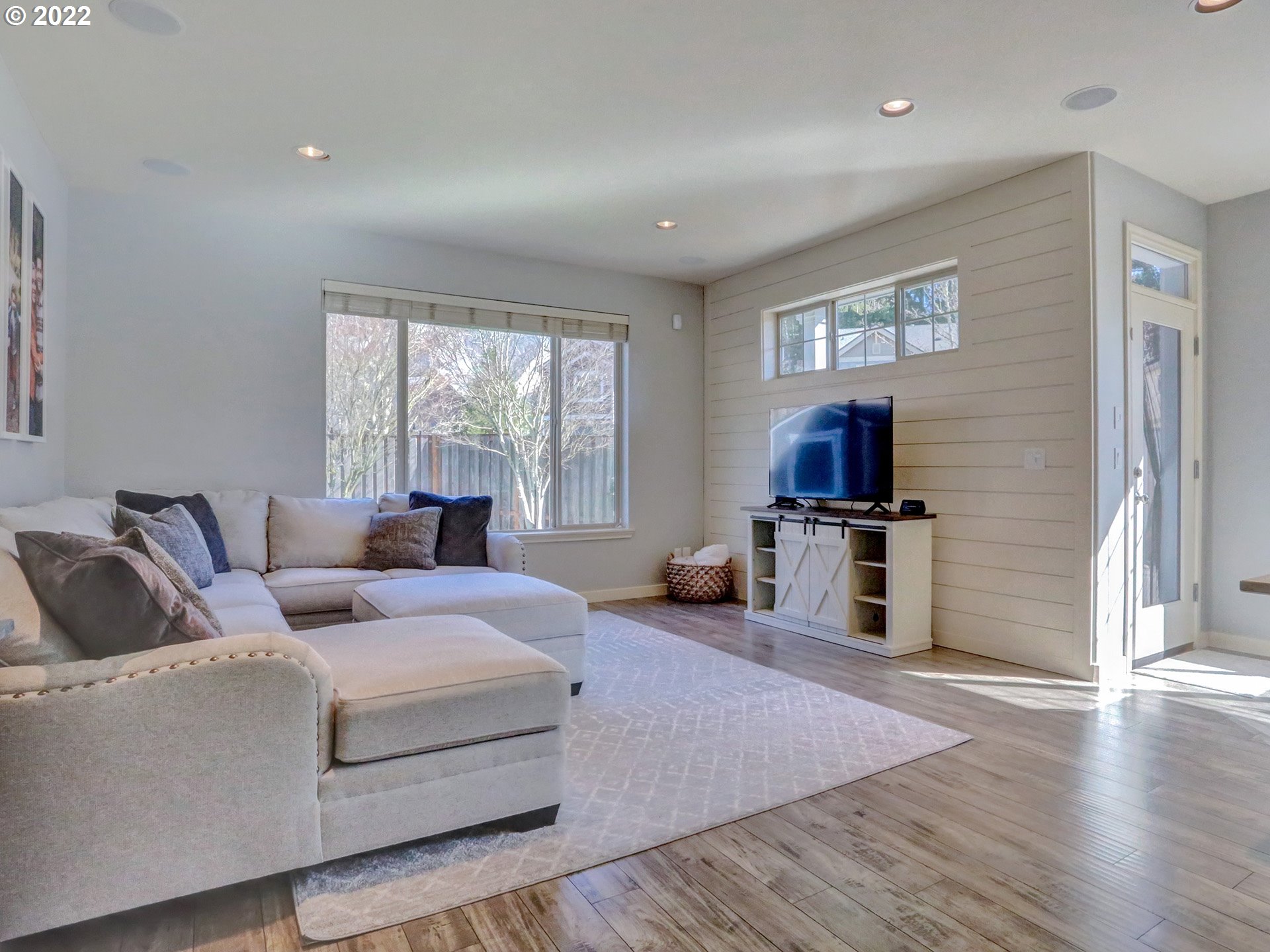 1098 Epperly Way West Linn, OR 97068 - Photo 10 of 32 a living room with furniture and a flat screen tv