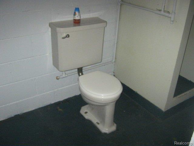 8528 West Seven Mile Road Detroit, MI 48221 - Photo 5 of 8 09-06-2011 jerry 017
