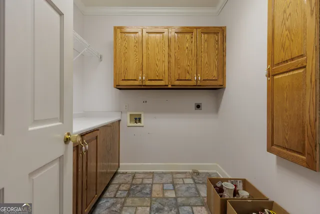 a view of utility room