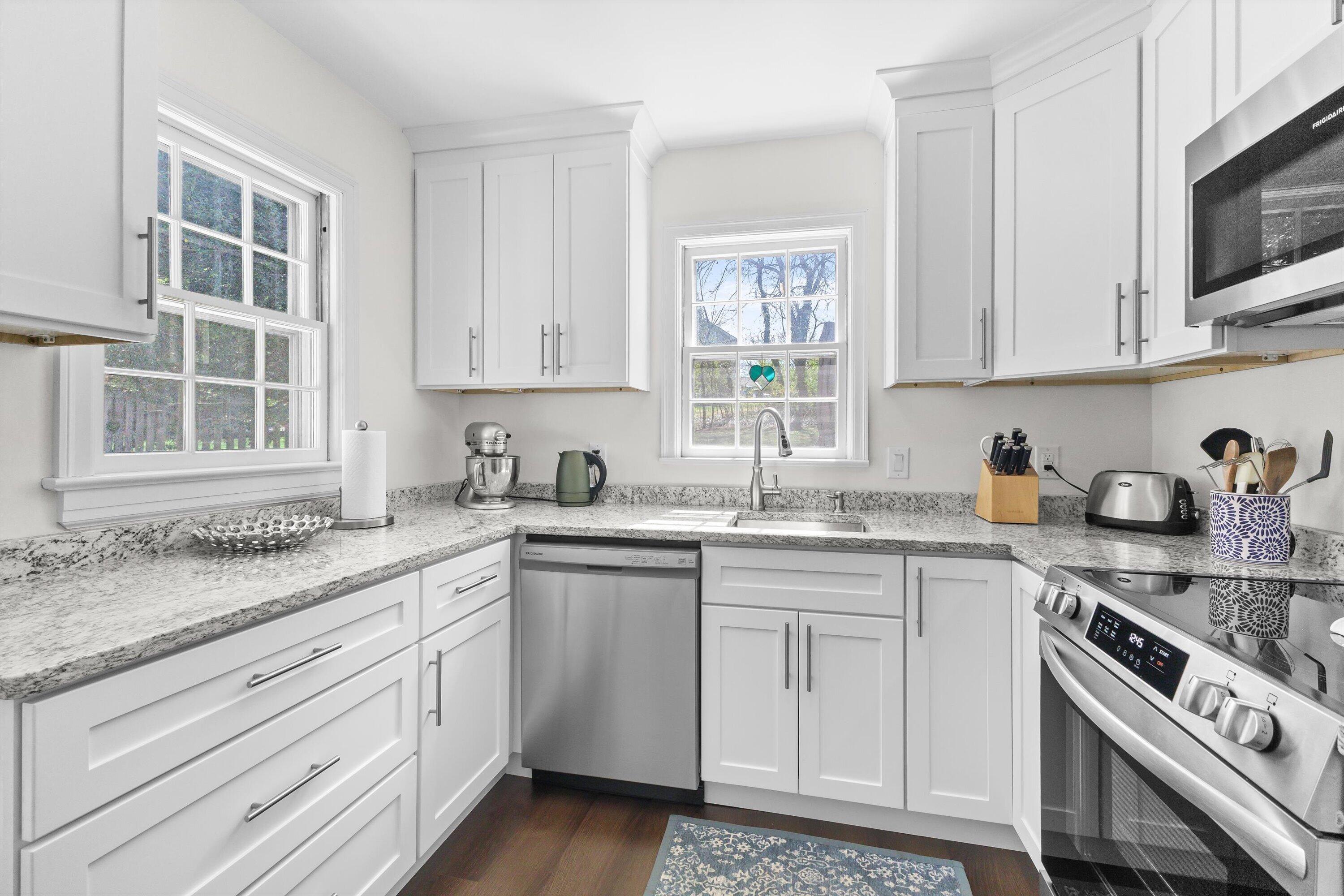 2650 Laburnum Avenue Southwest Roanoke, VA 24015 - Photo 11 of 37 12-2650 Laburnum Ave SW-12