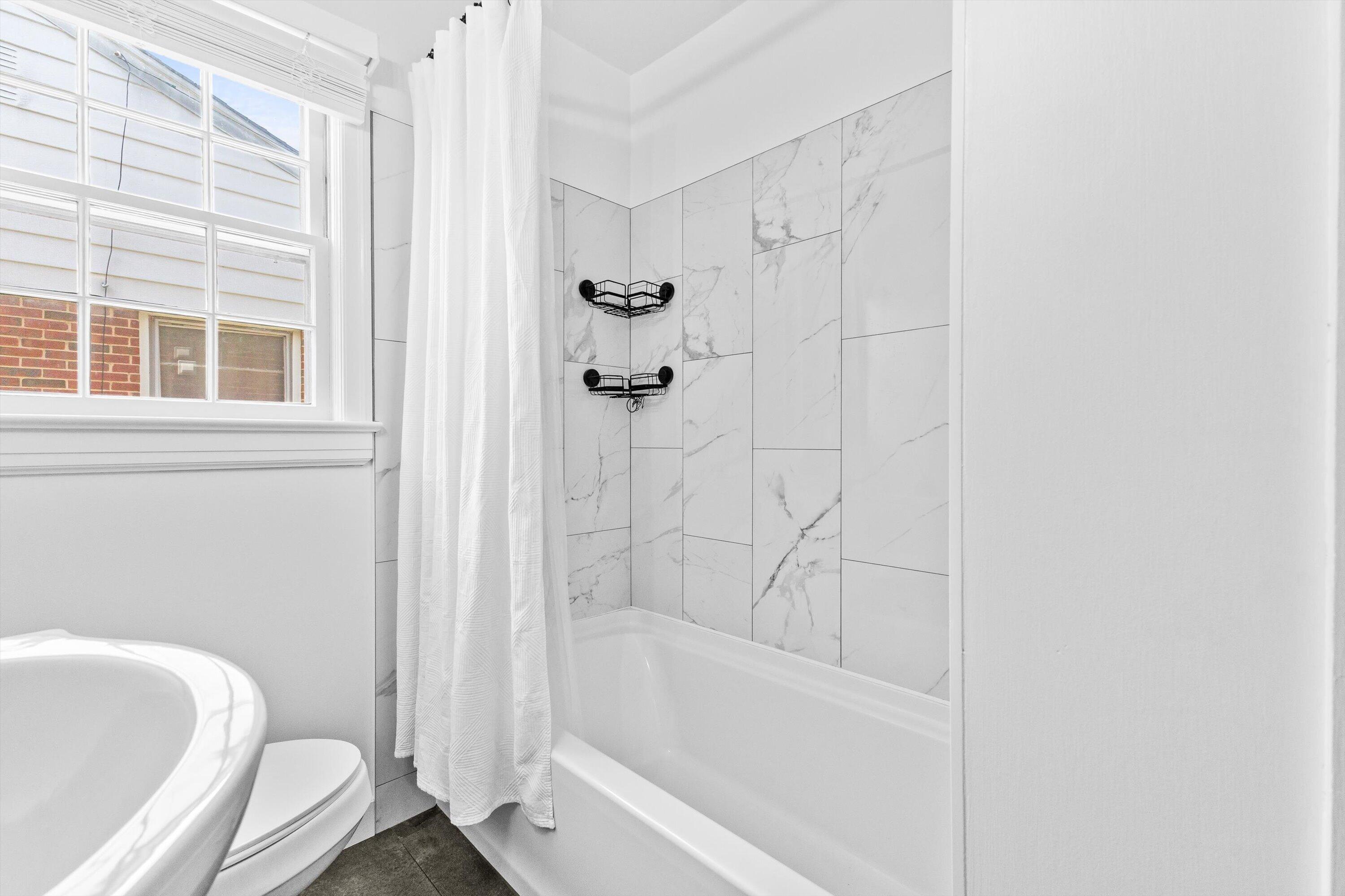 2650 Laburnum Avenue Southwest Roanoke, VA 24015 - Photo 16 of 37 21-2650 Laburnum Ave SW-21