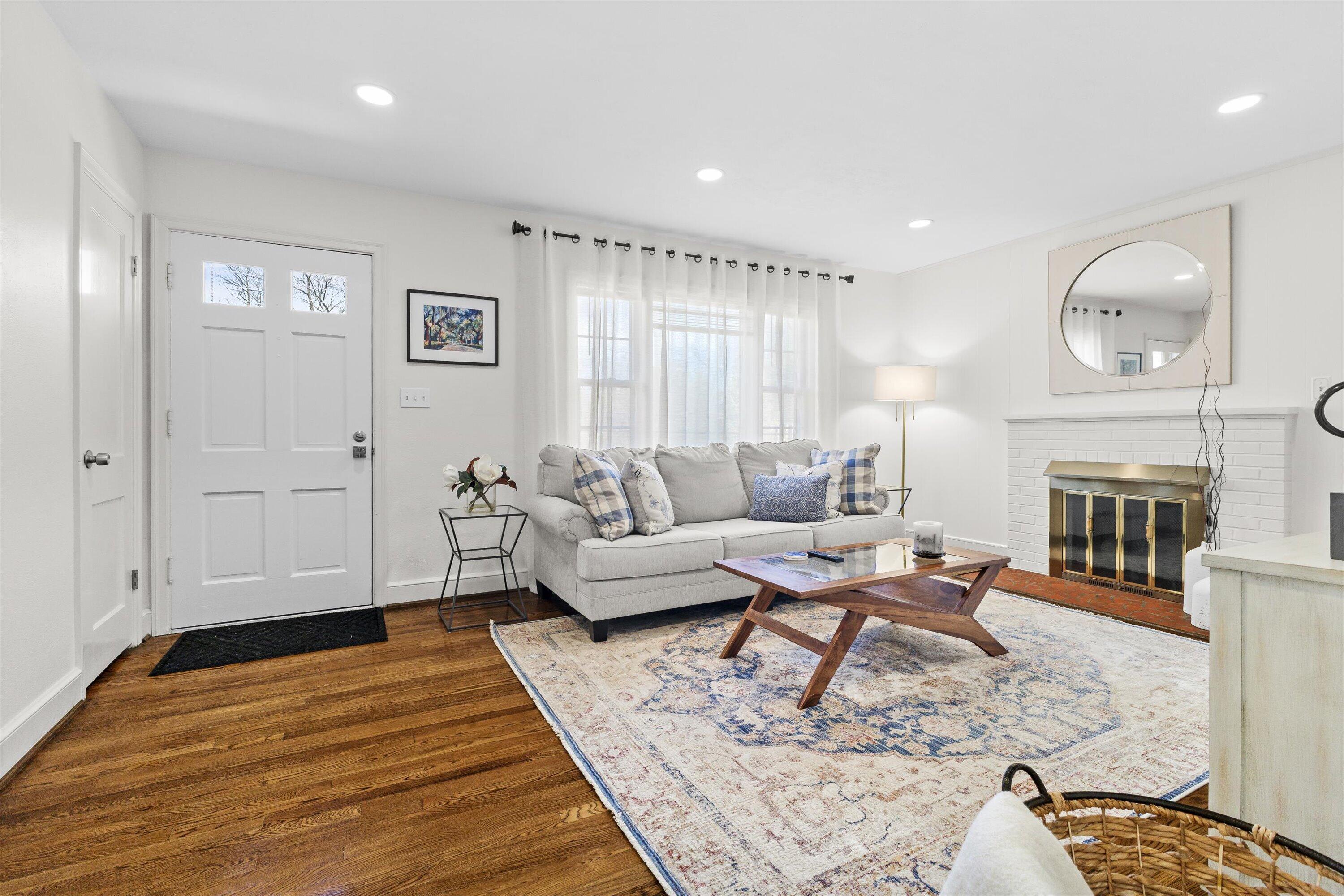 2650 Laburnum Avenue Southwest Roanoke, VA 24015 - Photo 5 of 37 07-2650 Laburnum Ave SW-7