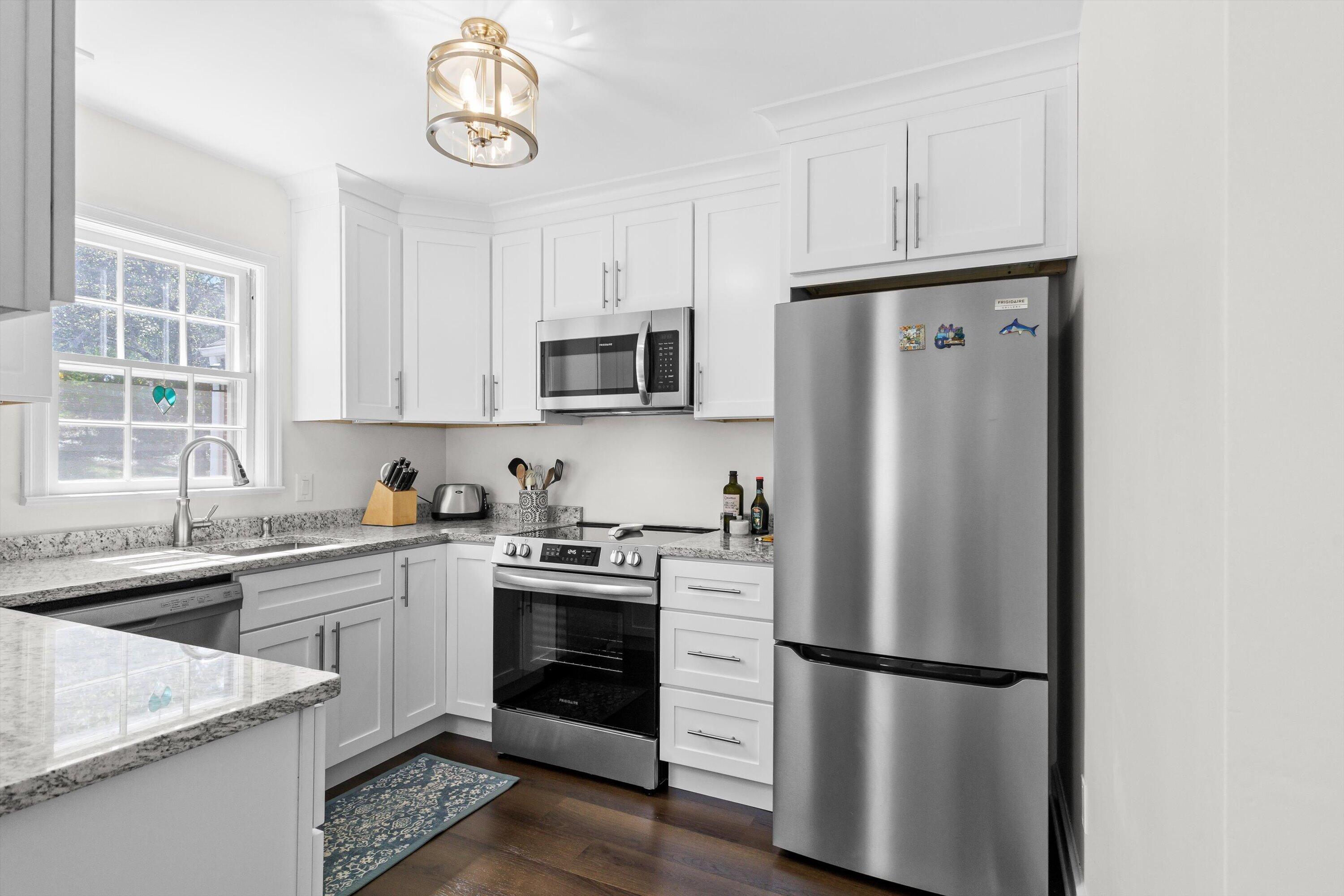 2650 Laburnum Avenue Southwest Roanoke, VA 24015 - Photo 10 of 37 11-2650 Laburnum Ave SW-11