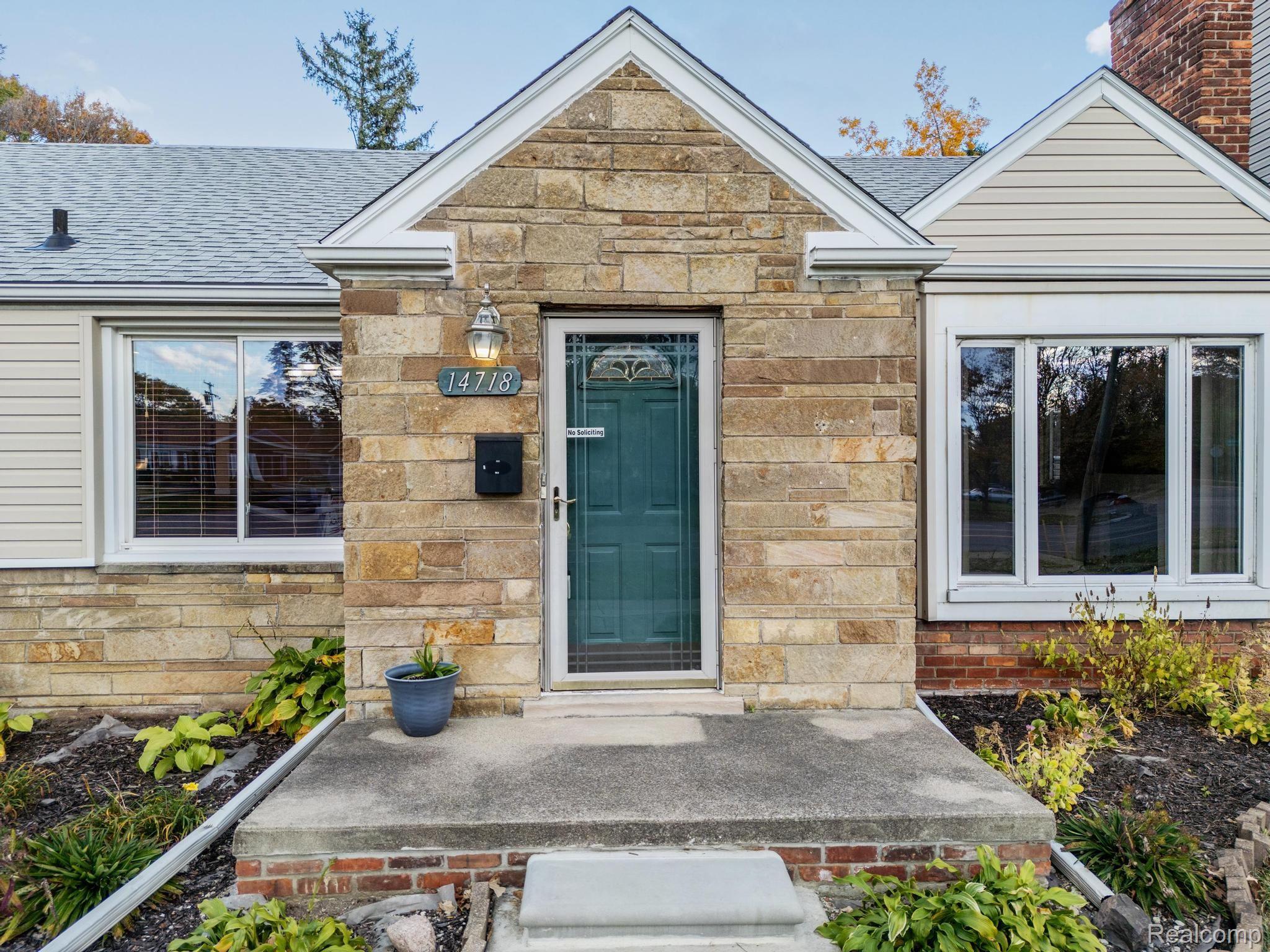 14718 Inkster Road Redford, MI 48239 - Photo 4 of 33 Gallery Image 4