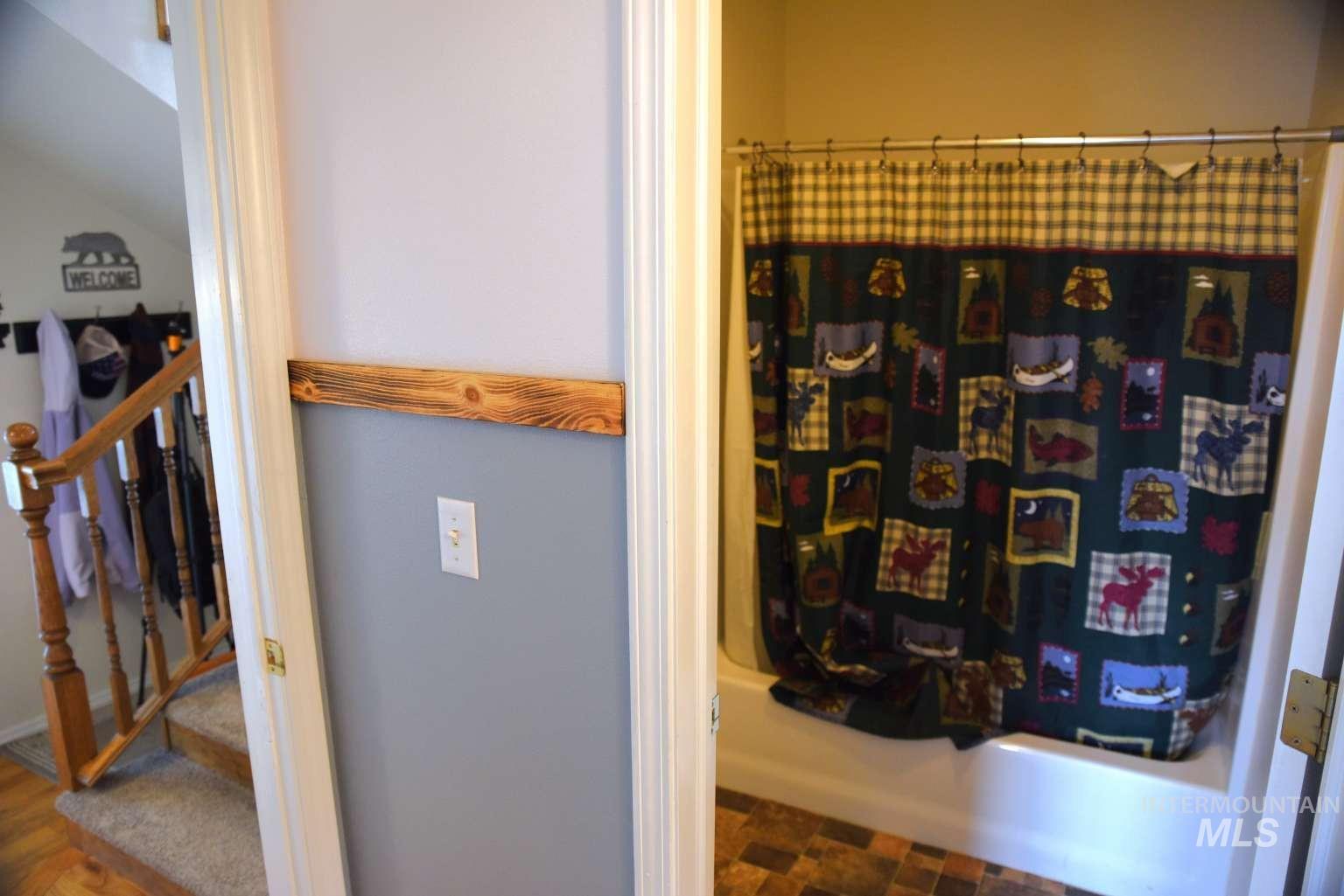 1065 Loafer Lane Weiser, ID 83672 - Photo 23 of 36 Bathroom featuring shower / bath combination with curtain
