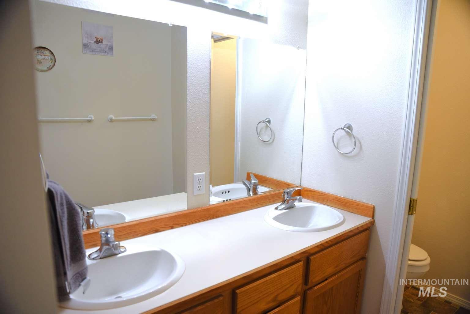 1065 Loafer Lane Weiser, ID 83672 - Photo 33 of 36 Full bathroom with double vanity and a textured wall