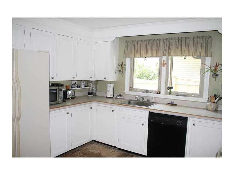 43 Edgewood Road South Portland, ME 04106 - Photo 6 of 13 Kitchen.