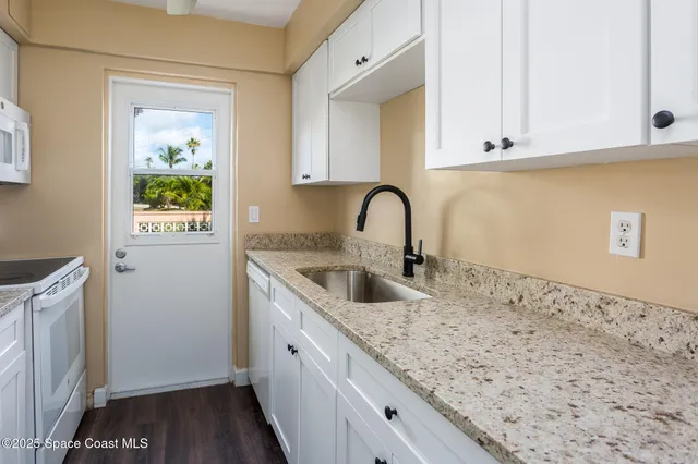 $200,000 | 1700 Atlantic Street, Unit 9, Melbourne Beach, FL 32951