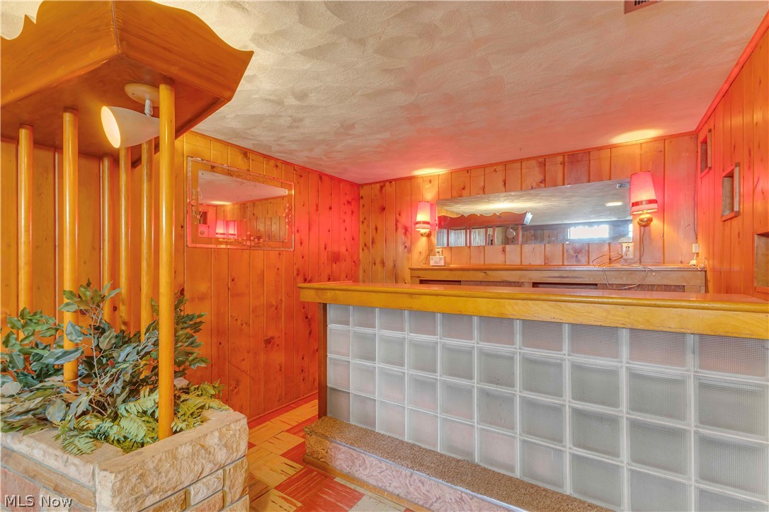 5500 North Ridge Road Madison, OH 44057 - Photo 29 of 49 Bar with sink
